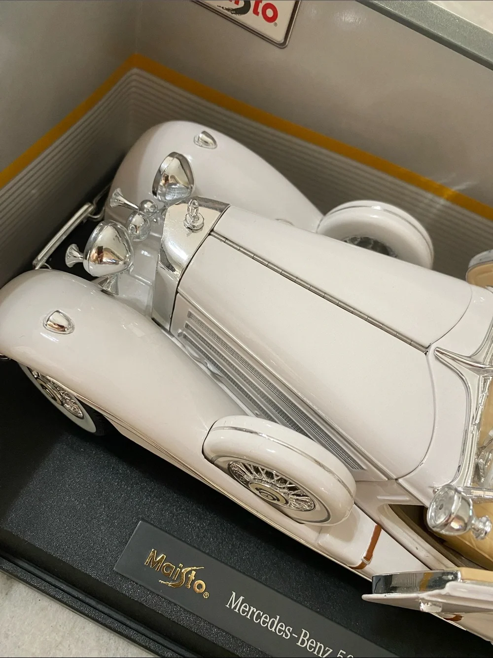 MAISTO 1:18 MERCEDES-BENZ 500K TYP SPECIAL ROADSTER (1936) WHITE PREMIER EDITION